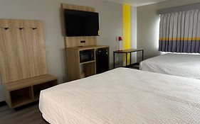 Super 8 By Wyndham Richfield Cleveland